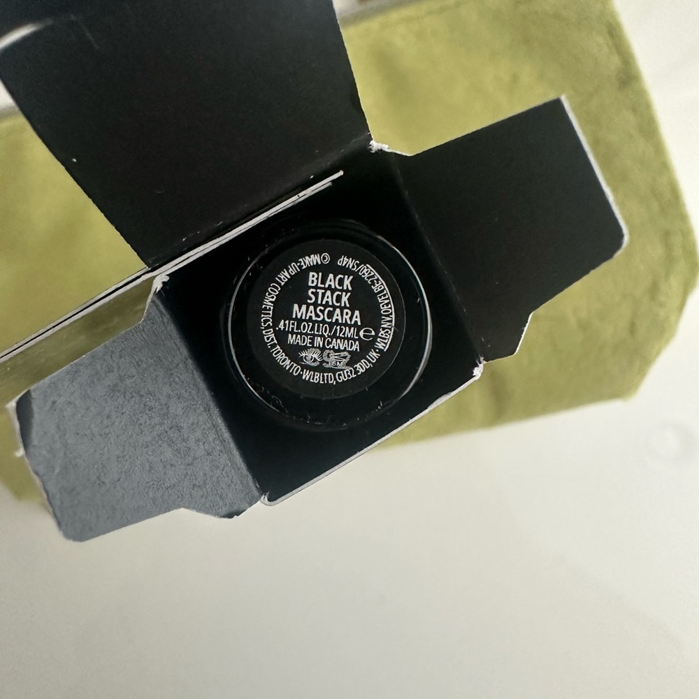 MAC Stack Mascara - Black Stack Color-Micro Brush - Picture 3 of 5